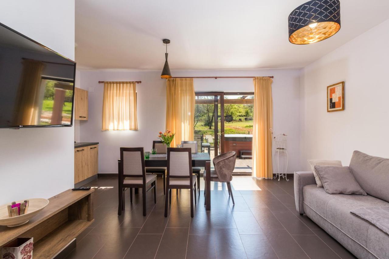 Apartmani Noa I Natali Kaldanija Exterior foto